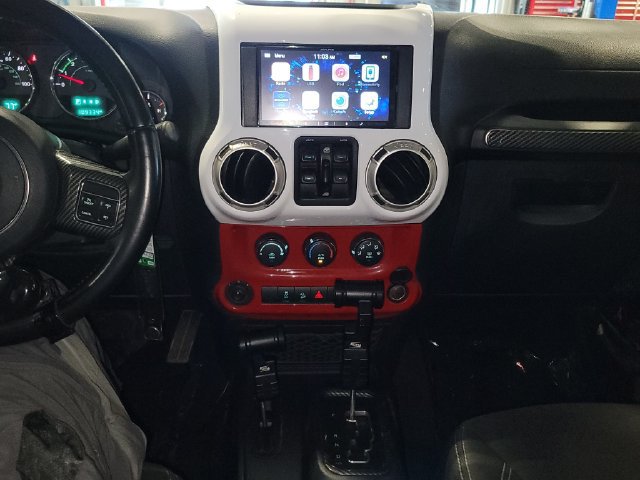 Used 2018 Jeep Wrangler Unlimited Sahara AWD/4WD image 31
