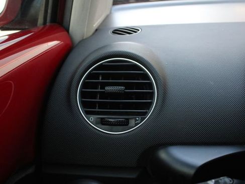 Used 2009 Volkswagen Beetle S image 8