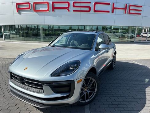 Certified 2025 Porsche Macan AWD/4WD image 1