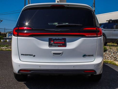 Used 2024 Chrysler Pacifica Limited FWD image 5