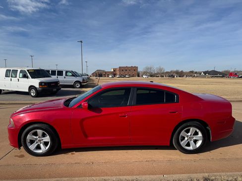 Used 2012 Dodge Charger SE w/ Connectivity Group image 6