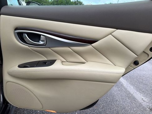 Used 2015 INFINITI Q70 3.7 RWD image 33