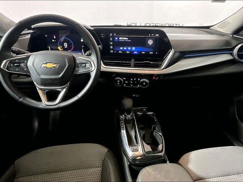 Used 2025 Chevrolet Trax LT w/ LT Convenience Package FWD image 11