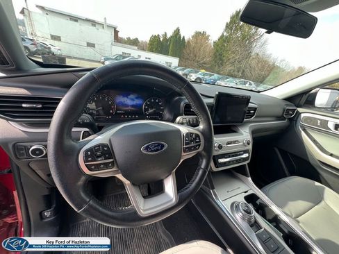 Used 2021 Ford Explorer XLT w/ Equipment Group 202A AWD/4WD image 18