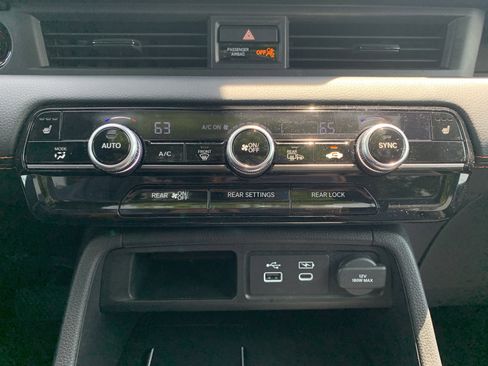 Used 2025 Honda Pilot TrailSport image 29
