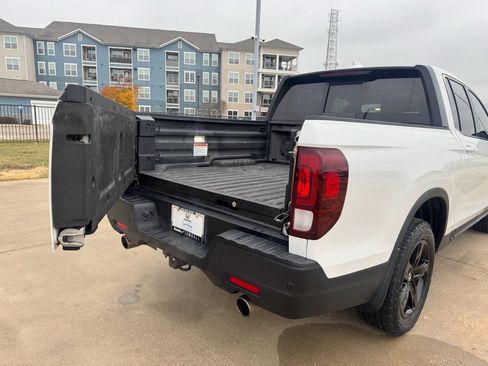 Certified 2021 Honda Ridgeline Black Edition image 30