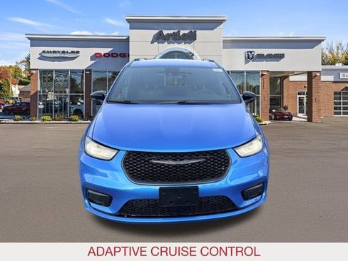 New 2026 Chrysler Pacifica Select w/ S Appearance Package image 3