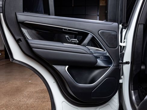 Used 2022 Land Rover Range Rover SE image 32