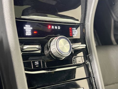 Used 2023 Jeep Grand Cherokee Overland w/ Luxury Tech Group IV AWD/4WD image 17