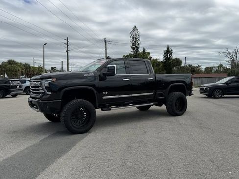 Used 2024 Chevrolet Silverado 3500 High Country image 11