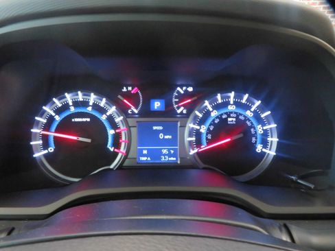 Used 2016 Toyota 4Runner SR5 RWD image 30