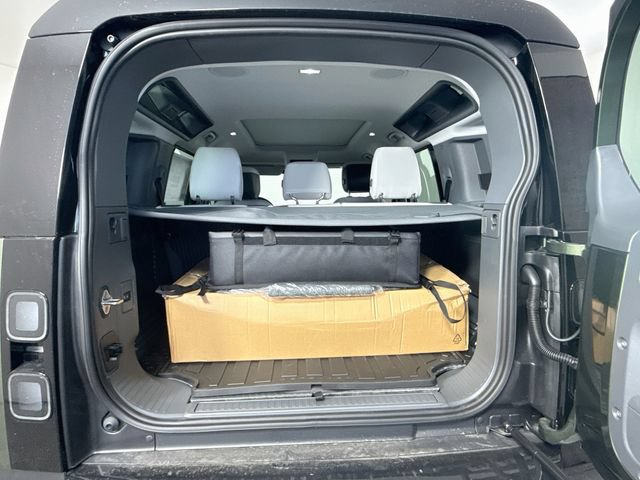 New 2026 Land Rover Defender 110 X-Dynamic SE AWD/4WD image 28