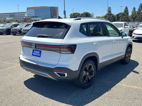 New 2025 Volkswagen Taos SE image 23