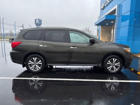 Used 2017 Nissan Pathfinder S image 7