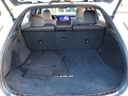 Used 2023 Lexus RX 350 w/ Luxury Package image 38