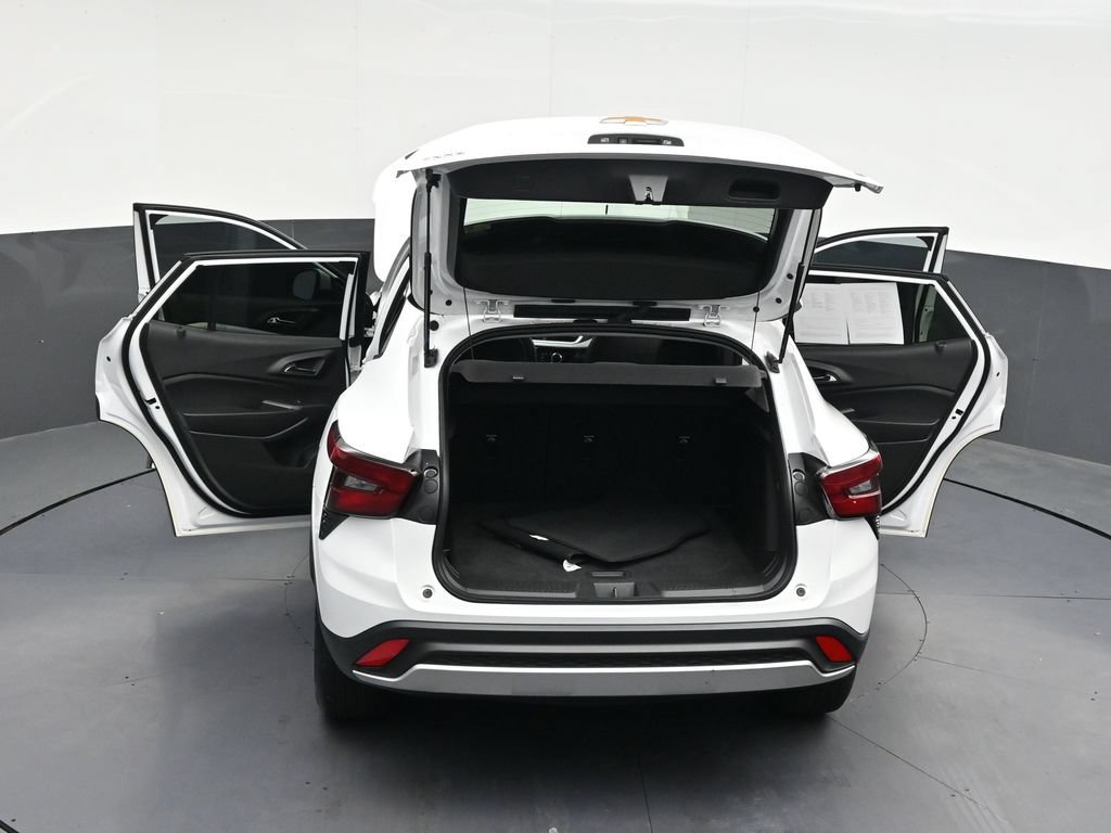 Used 2025 Chevrolet Trax LT FWD image 41