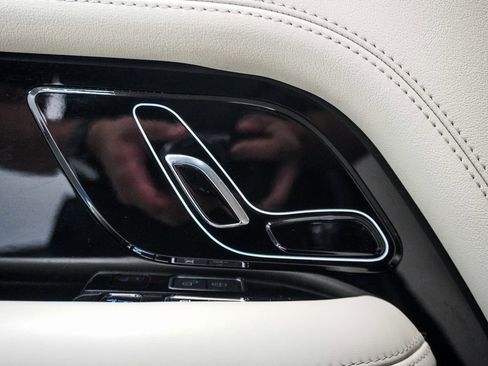 Used 2020 Land Rover Range Rover HSE image 22