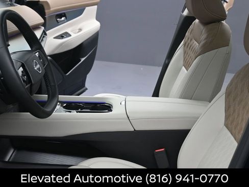Certified 2025 Nissan Murano Platinum w/ Cargo Package AWD/4WD image 19
