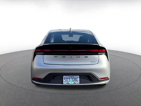 Used 2025 Toyota Prius LE image 12