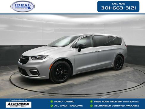 Used 2024 Chrysler Pacifica Touring-L image 1