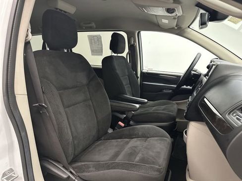 Used 2019 Dodge Grand Caravan SE FWD image 26