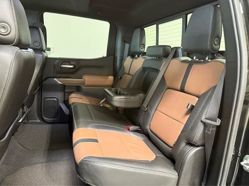 Used 2020 Chevrolet Silverado 1500 High Country w/ Technology Package AWD/4WD image 15