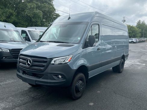 Used 2024 Mercedes-Benz Sprinter 3500 image 2