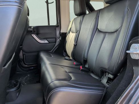 Certified 2018 Jeep Wrangler Unlimited Sahara image 25