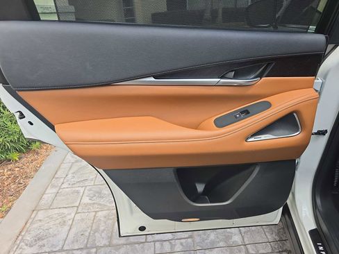 Certified 2025 INFINITI QX60 Sensory image 11