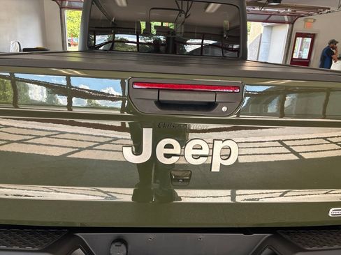 Used 2021 Jeep Gladiator Overland w/ Popular Equipment Package AWD/4WD image 17