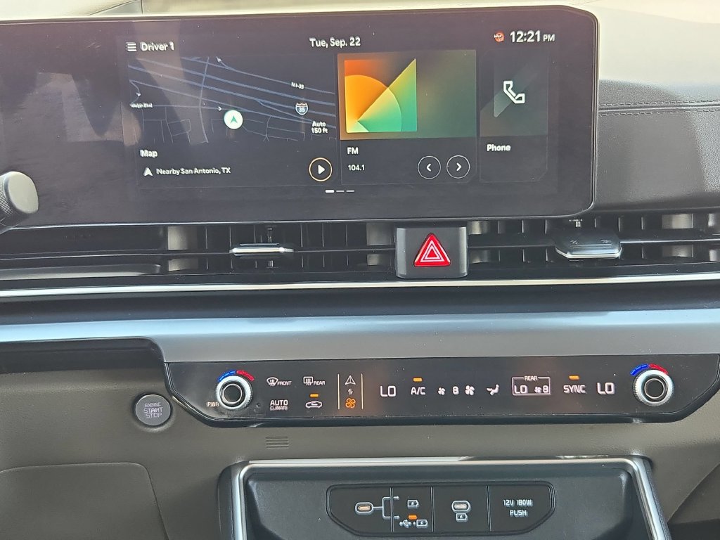 Used 2025 Kia Carnival FWD image 19