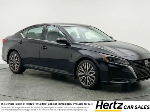 Used 2025 Nissan Altima 2.5 SV image 1