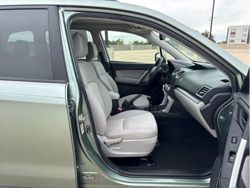 Used 2016 Subaru Forester 2.5i Premium AWD/4WD image 10