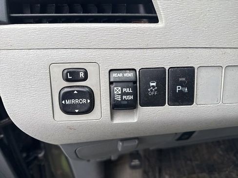 Used 2013 Toyota Sienna XLE image 5