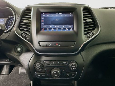 Used 2019 Jeep Cherokee Altitude image 14