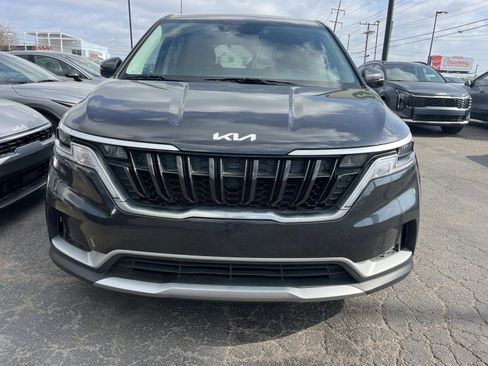 Used 2024 Kia Carnival LX image 2