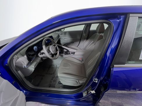 Used 2025 Hyundai Elantra SEL image 15