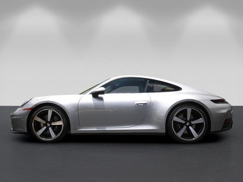 Used 2025 Porsche 911 Carrera RWD image 6
