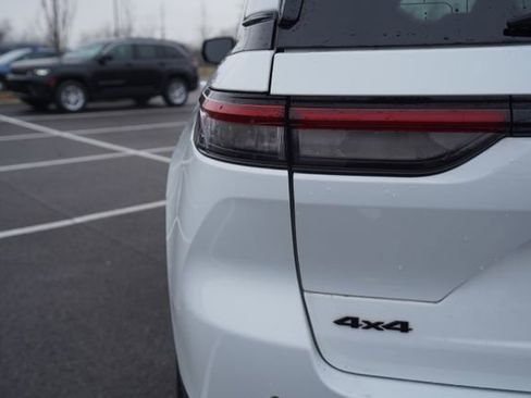 Used 2023 Jeep Grand Cherokee Altitude image 40