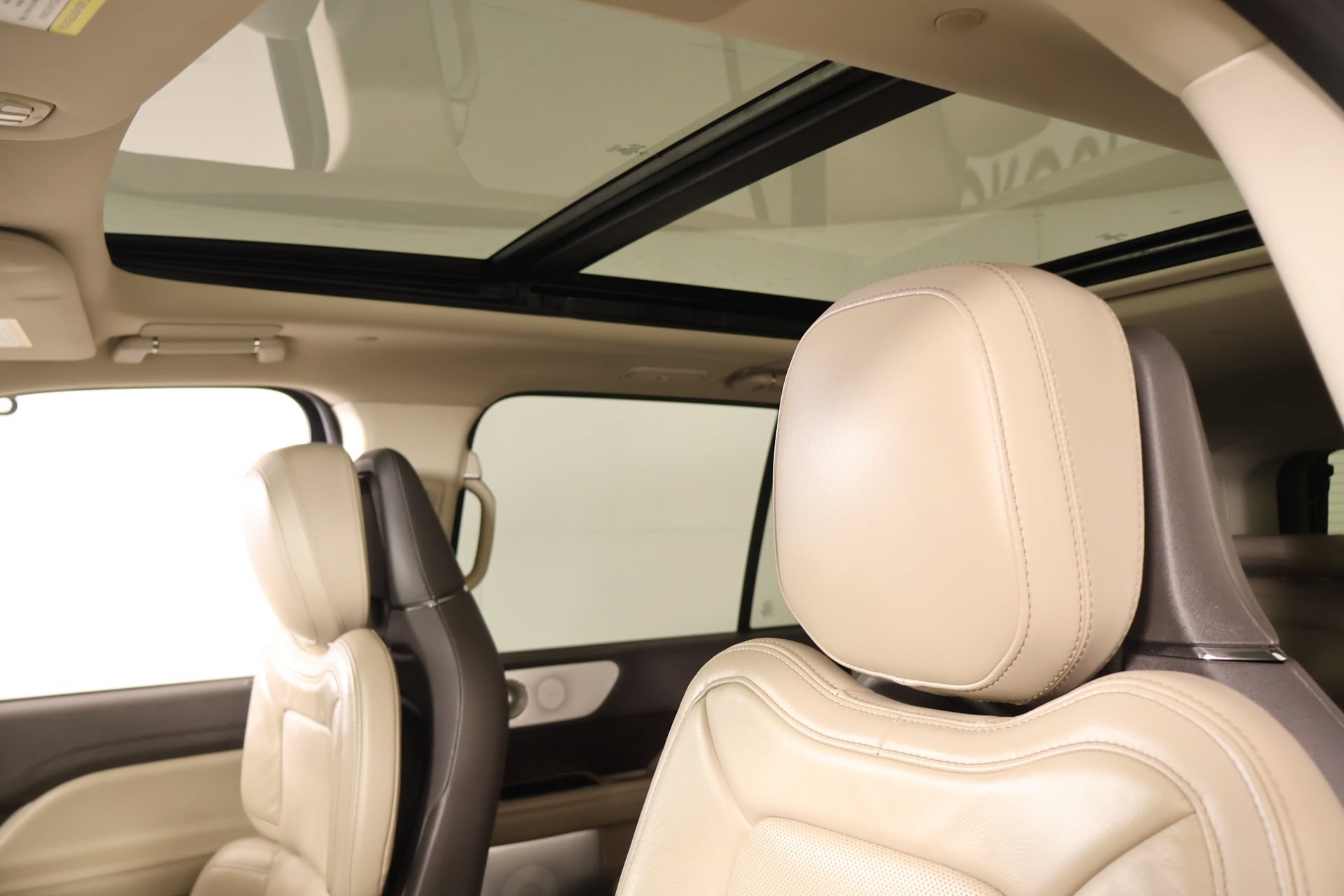 Used 2023 Lincoln Navigator Reserve AWD/4WD image 16