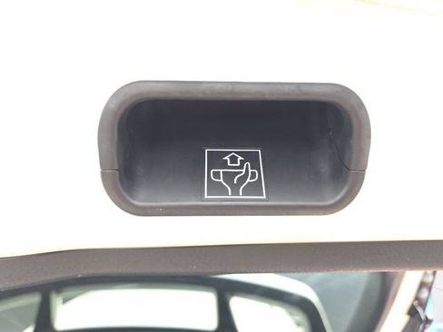 Used 2021 Toyota C-HR XLE FWD image 34