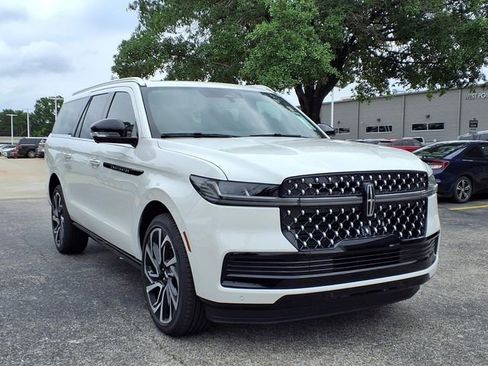New 2026 Lincoln Navigator L Black Label AWD/4WD image 4