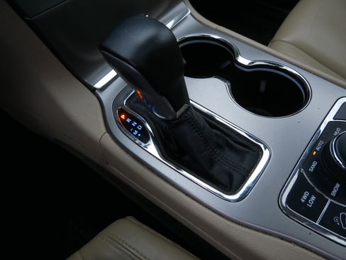 Used 2018 Jeep Grand Cherokee Limited AWD/4WD image 30