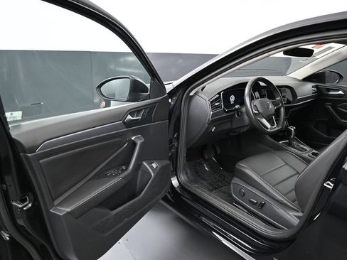 Used 2024 Volkswagen Jetta SE FWD image 5