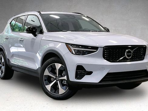New 2026 Volvo XC40 B5 Plus w/ Climate Package AWD/4WD image 2