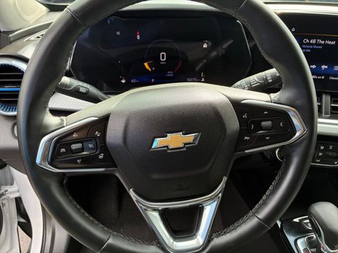 Used 2025 Chevrolet Trax LT w/ LT Convenience Package image 27