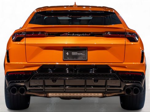 Used 2024 Lamborghini Urus S AWD/4WD image 11