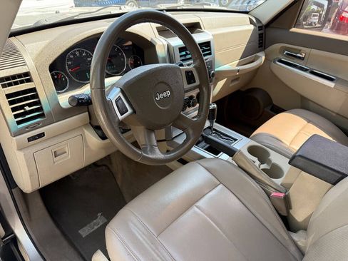 Used 2010 Jeep Liberty Limited w/ Comfort/Convenience Group image 13