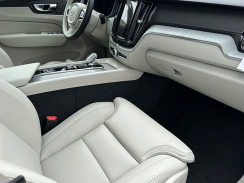 Certified 2025 Volvo XC60 B5 Ultra w/ Protection Package Premier image 17