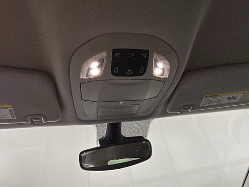 Used 2024 Chrysler Pacifica Touring-L FWD image 25